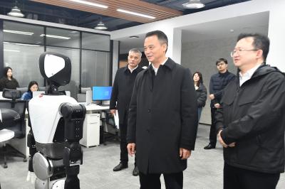 周锋到咸宁高新区调研科技创新工作时强调 着力打造高能级创新平台 更好吸引技术资本人才产业集聚