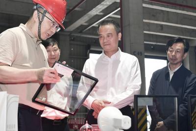 周锋到咸宁高新区调研时强调 坚定不移抓项目强产业 为增长极建设贡献更大力量