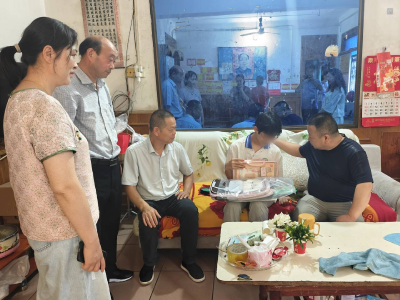 咸安区统计局：情暖六一护成长 统计温情助振兴