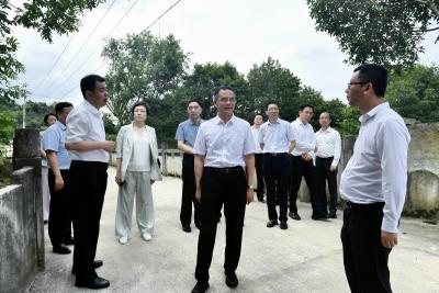 周锋到通山县调研农村基础设施建设改革试点工作时强调 着力推动农村基础设施提质增效 为农业农村现代化提供坚实支撑