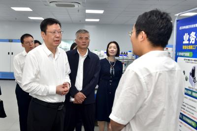杨军调研咸宁（武汉）离岸科创园运行情况 完善服务保障体系 打造离岸科创高地