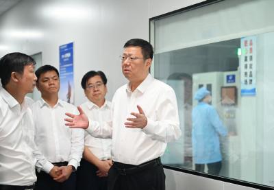杨军在咸宁高新区调研重点项目建设工作时要求 释放体制机制改革红利 推动发展扩量提速增效