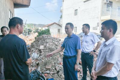 周锋到咸安双溪桥镇高桥镇检查指导灾后重建工作时强调 加快恢复正常生产生活秩序 着力补齐短板提升防灾能力