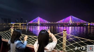 今夜，武汉这一幕，震撼！