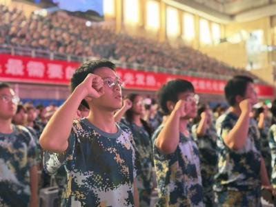 东湖融评：这堂“开学第一课”何以让人热血沸腾