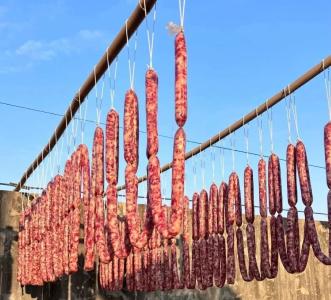 一根香肠串起邻里情，六草屋社区的 “文明味” 真香！