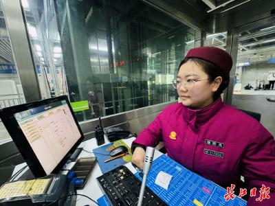 “70、80、90、00”，这座车站“四代人”坚守地铁春运