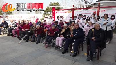 公益小天使走进敬老院 公益服务暖人心