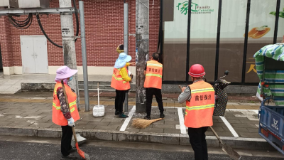 周矶街道：清理各类违规广告 美化辖区环境