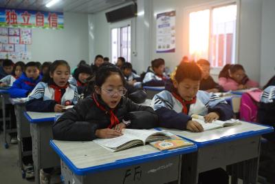 积石山地震丨青海震区中小学校全面实现线下教学