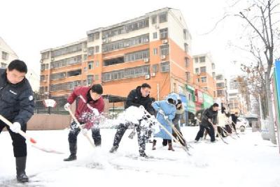 他们，在雨雪中坚定守护