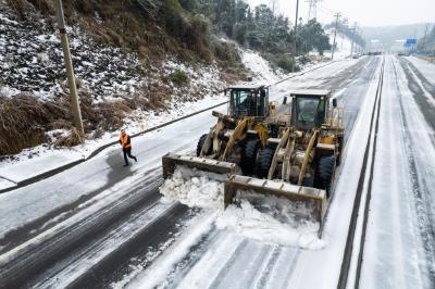 战冰雪 护民生——南方多地奋力迎战低温雨雪冰冻天气