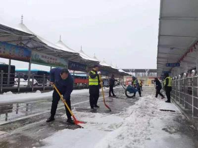 战风雪破寒冰 温暖乘客出行路