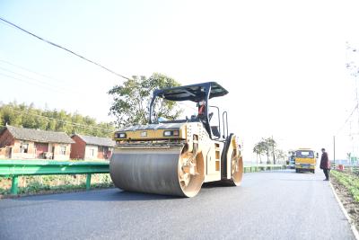 修缮路面惠民生