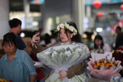 财经聚焦丨“鲜花经济”催生千亿级消费新蓝海