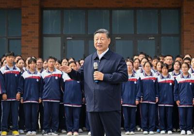 习近平在青海考察调研