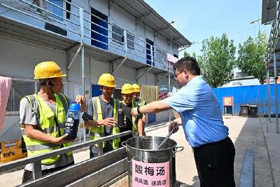 新华网评：高温来势汹汹，管理服务要跟上节奏