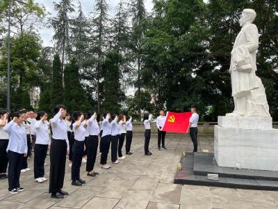 党旗在基层一线高高飘扬｜永远把入党誓词铭记在心——四川多形式开展庆祝“七一”活动