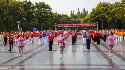 广华寺街道举行“奋进新征程 运动促健康”首届广场舞培训活动