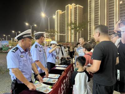 市公安局交警支队开展交通安全宣传活动