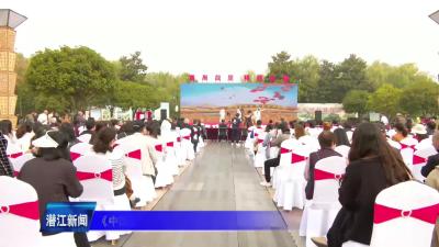 《中国现代文学家》纪念邮票在我市首发