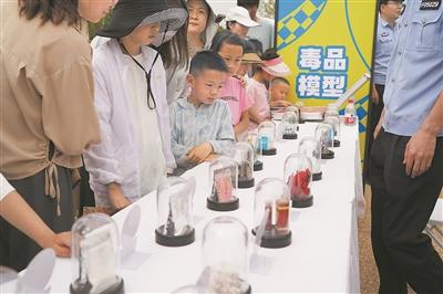 刺激性大、危害健康 警惕“上头”电子烟 