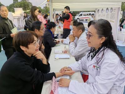 潜江市第二届中医药健康夜市升级出圈