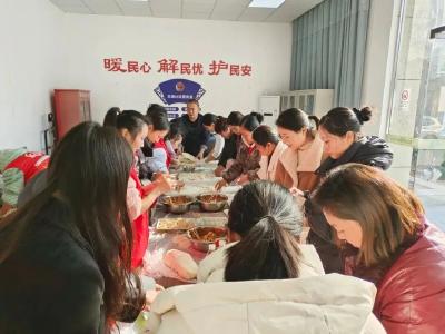 王场镇：浓浓饺子香 暖暖冬至情