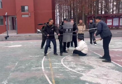 老新镇：防暴演习筑防线 平安校园共守护
