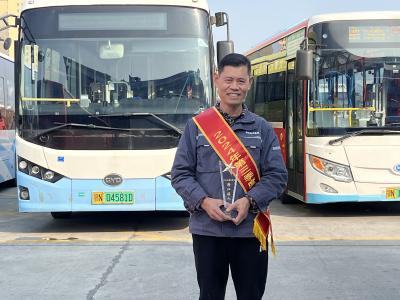 让文明在城市中“流动”——走近“潜江好人”董定成