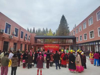 广华寺街道：爱心送进养老院 文艺演出暖人心