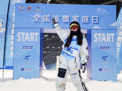冰雪为“媒”，南北游客开启“双向奔赴” 