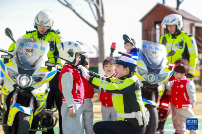 警民互动迎接中国人民警察节