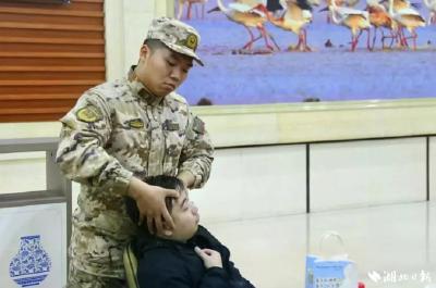 好样的！潜江籍武警战士南昌站紧急救援