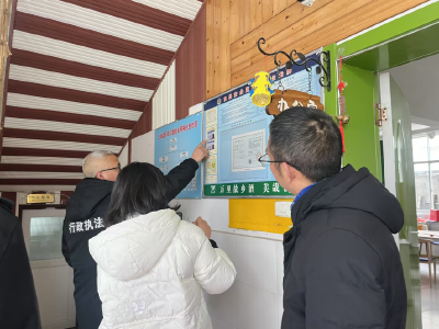 王场镇靠前监督护校园安全