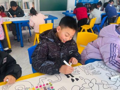 巧手迎新春 点“钻”成画添鸿运