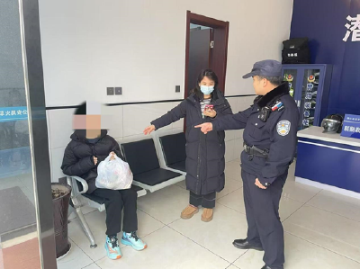 母子火车站走散 潜江铁警及时相助