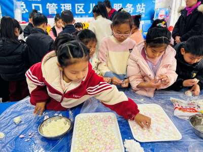总口管理区组织开展庆元宵活动