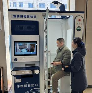 潜江邮政“警医邮”服务助力市民高效换证