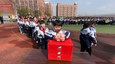 校园涌动暖流：24252元为二年级患病学子加油