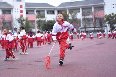两会新华视点丨“让孩子们动起来、玩起来、笑起来”——代表委员热议青少年运动锻炼