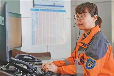 120调度员4分钟电话指导，救回16天呛奶窒息婴儿