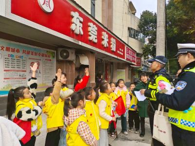 “童” 心护交通：市义工联引领儿童传递雷锋精神