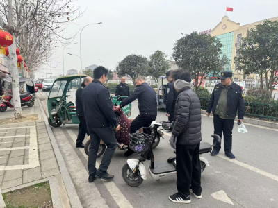 “警城联勤”规范停车秩序