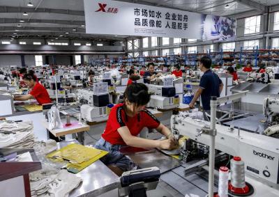 中国经济样本观察·“镇”了不起｜超10亿双！一双鞋“踩”出500亿元大产业