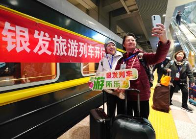 令人心动的银发旅游列车