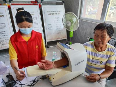 杨市街道卫生院：爱卫月里送健康