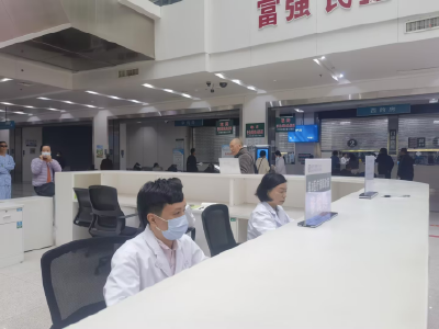 潜江市中心医院门诊一站式服务中心暖心启航