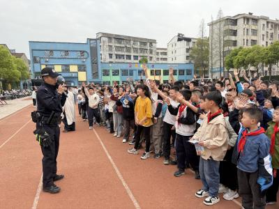 交通安全进校园 警校协作固防线