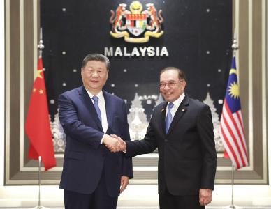 习近平同马来西亚总理安瓦尔举行会谈